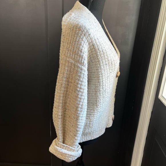 Universal Thread Cream Button-Up Cardigan - Picture 5 of 9